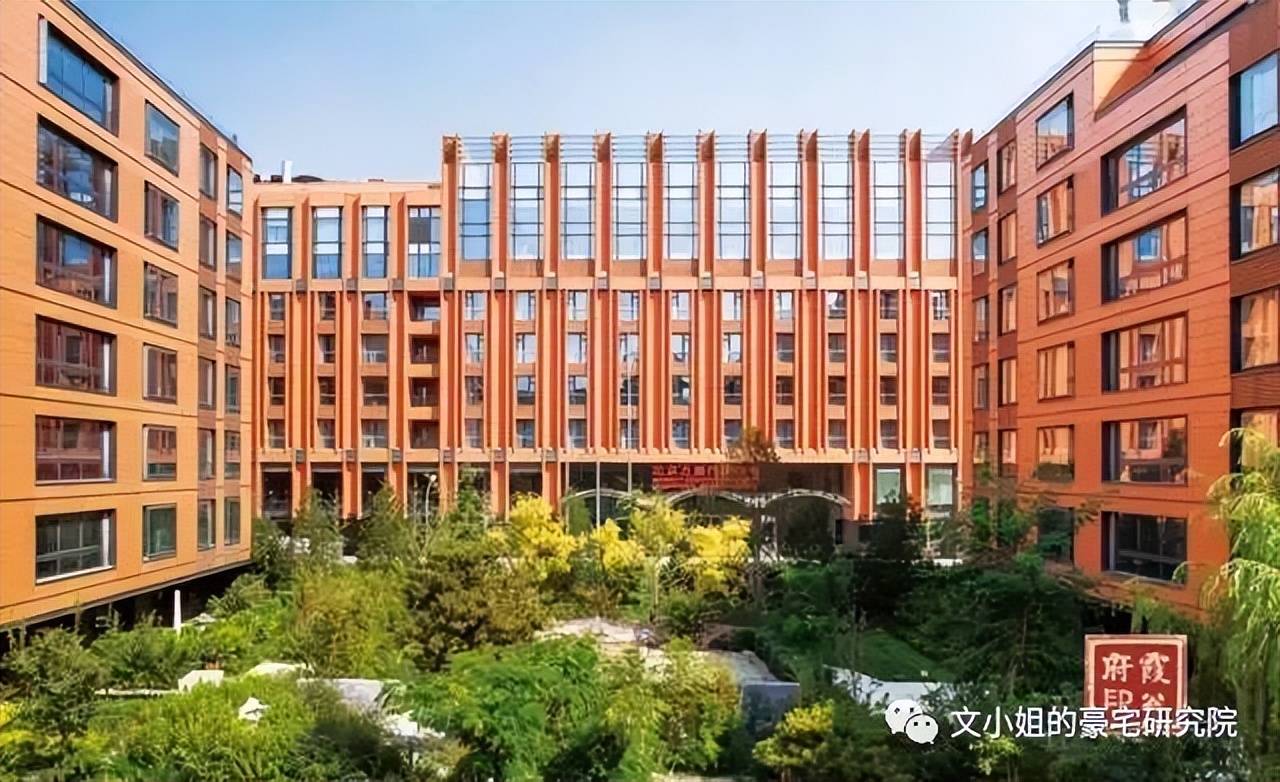 西班牙进口名贵陶板熔铸经典外立面.