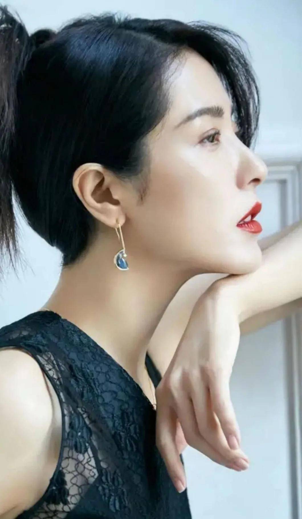 曾黎精美写真集优雅迷人_个性_性格_五官