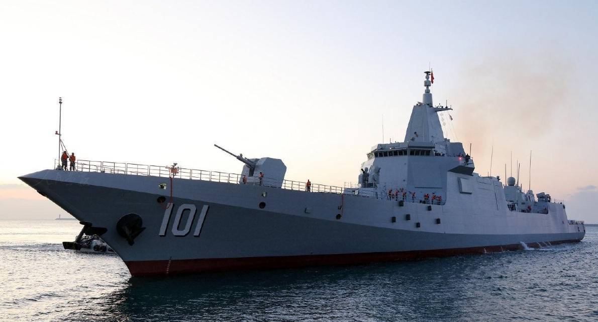 新型隐身舰低调现身,或由055舰指挥_舰艇_型护卫舰_国产