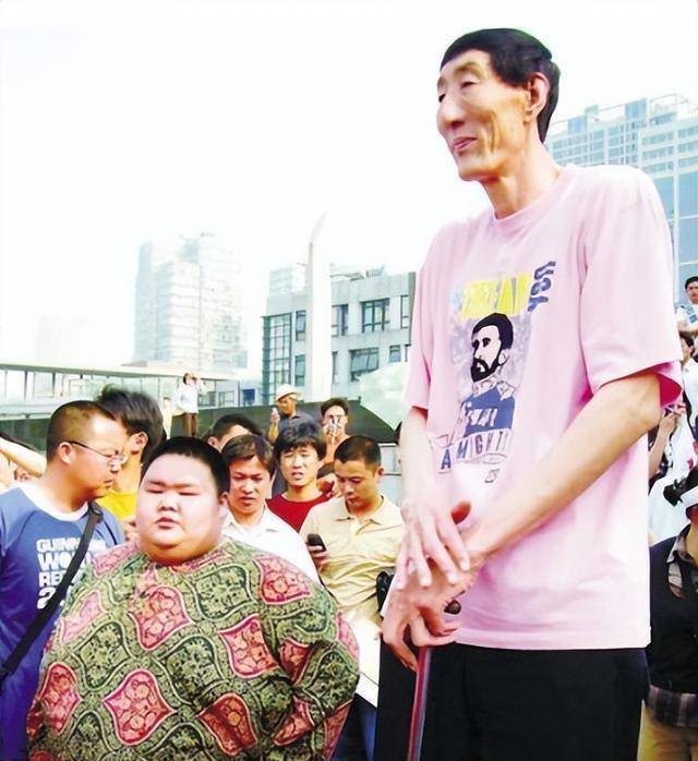 36米高的中国第一巨人:57岁不听医生劝阻生子,孩子如今有多高_鲍喜顺