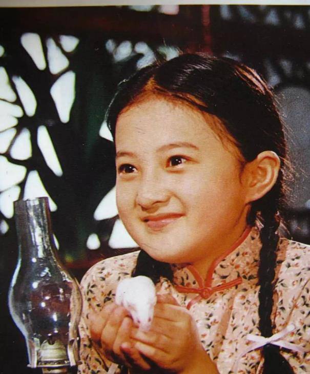 琼女郎"小婉君"43岁不婚不育,单身住豪宅,才是人间清醒!