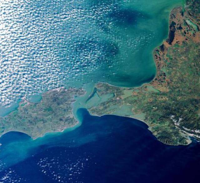 世界上最浅的海沟图片