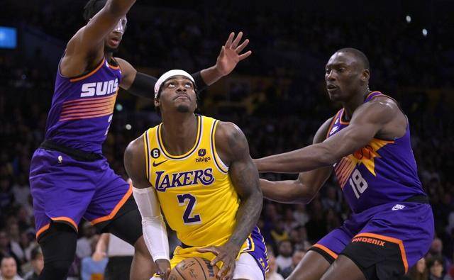 相比之下,太阳队的凯文·杜兰特和德文·布克的出色表现,无疑是推动