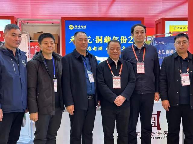 省商务厅流通业发展处副处长张双鑫,河南省商务厅经协处副处长王彬