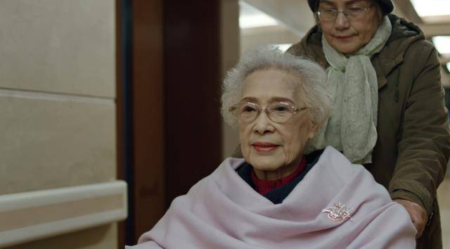 99岁秦怡"不值得羡慕"的人生:丈夫儿子早逝,和女儿30年不来往_陈天国