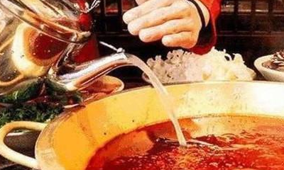 吃火锅时，服务员问你“要不要加汤”是种暗示，你听懂了吗？(图2)