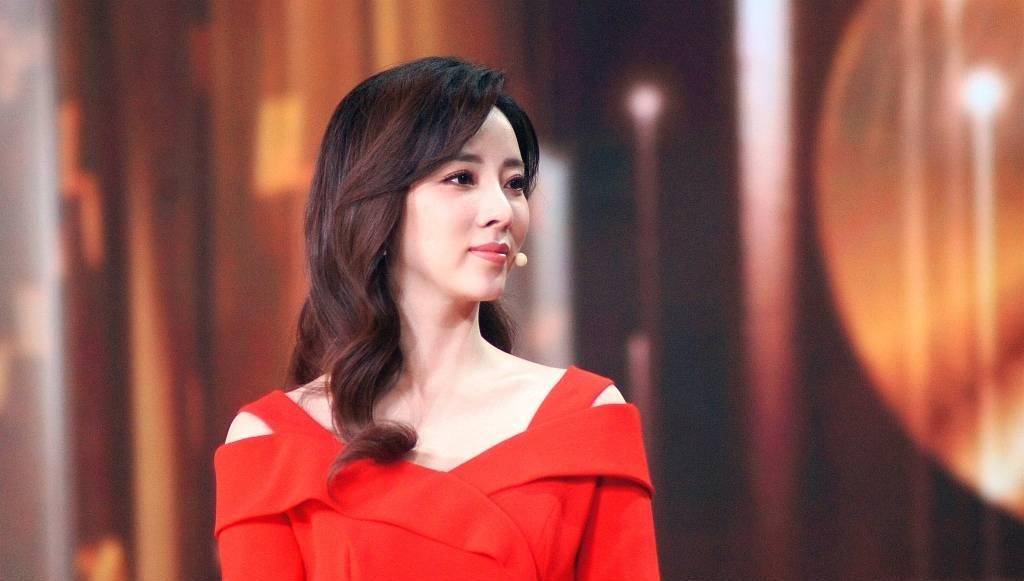 37岁央视名嘴李思思离职后续!