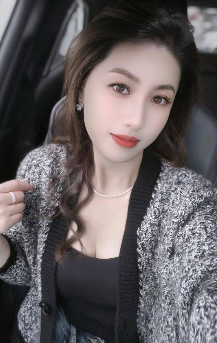 妩媚动人!欣赏精致少妇的精致外貌与自信气质_魅力_外表_细节