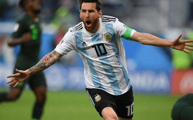 梅西在2021年夏天加盟巴黎,成为俱乐部的一大引援亮点_足球俱乐部