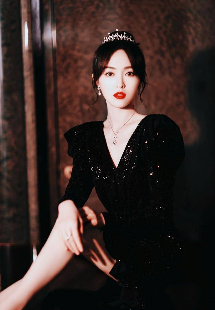 穿黑衣服很美的女星,赵丽颖灵动,刘亦菲优雅!_林心如_迪丽热巴_师姐