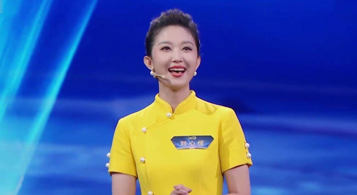 主持人大赛:带病作战仍晋级,3大优势明显,36岁花旦冠军相十足_心悦