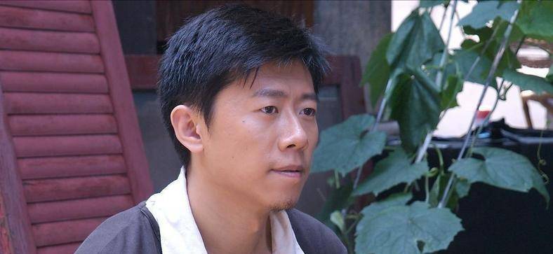 随着年龄的增长,夏雨学会了写信.