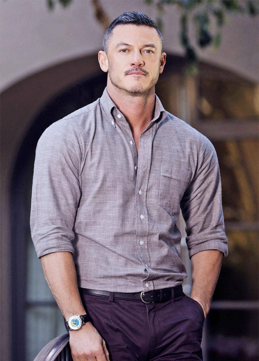 luke evans 跟黑人丈夫离婚后争夺抚养权!_电影_卢克·埃文斯_剧本