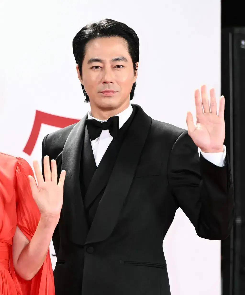 星光闪耀"韩国青龙电影奖"颁奖礼,汤唯盛装出席,呼声极高!