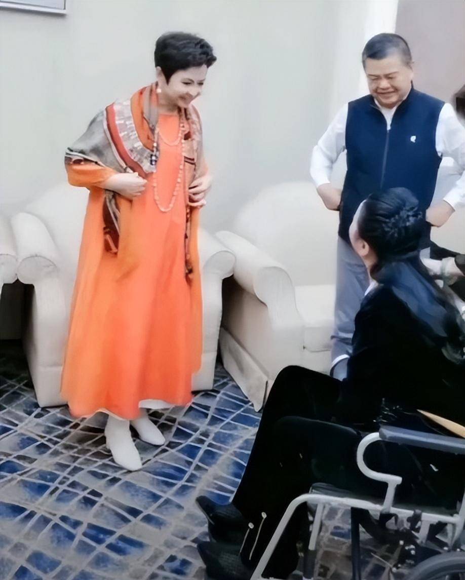 陶慧敏端庄优雅,张也自然长大了,依然帅气,董文华却还在装老_年纪