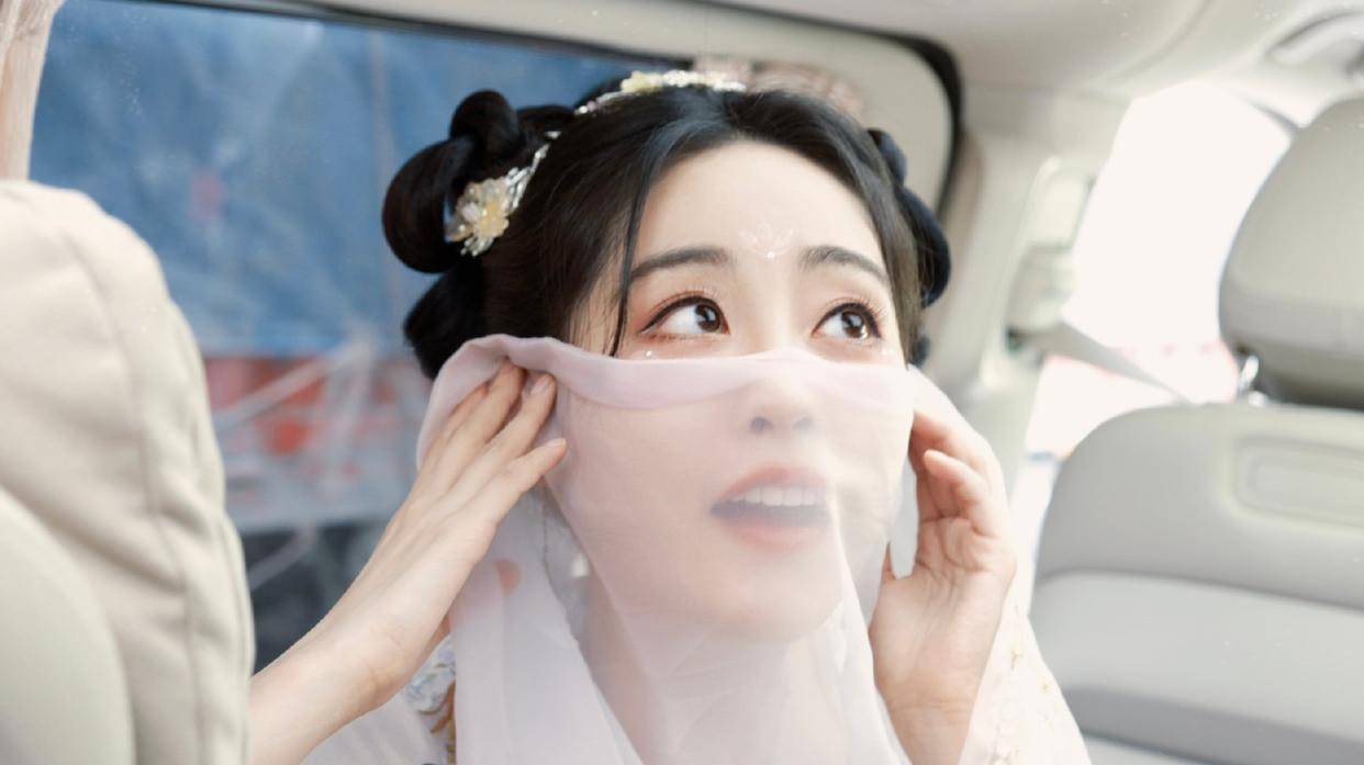 祝绪丹普及了一种叫做"半透明服装"的服装风格,不仅优雅,而且高级感