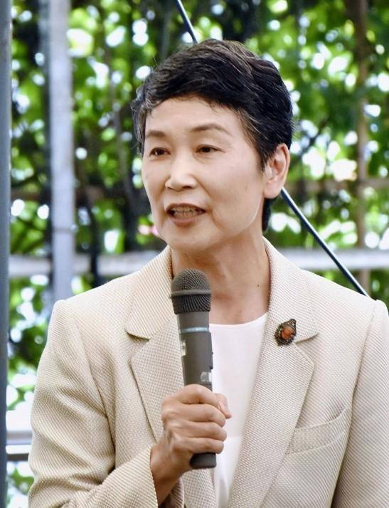 真理子的春天:从离婚到护工,清洁工,再到首相夫人,低调且坚韧_菅义伟