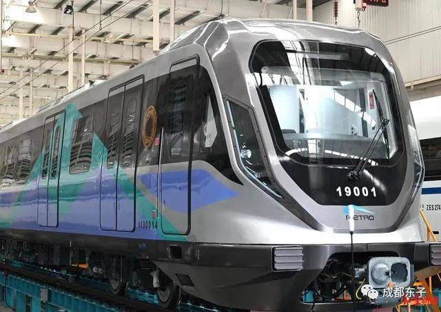 虽然s11线是连接成都和德阳的线路,但它与成都地铁19号线在制式,轨道