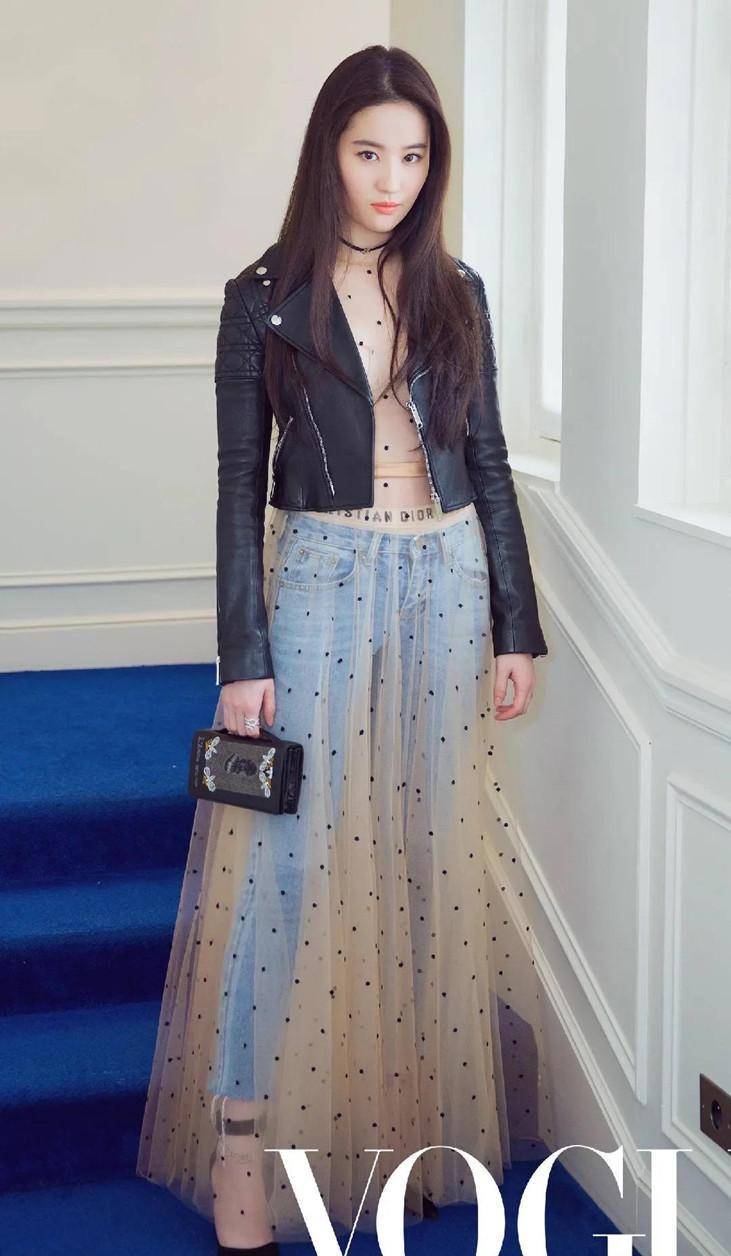 刘亦菲无视玉女照片!