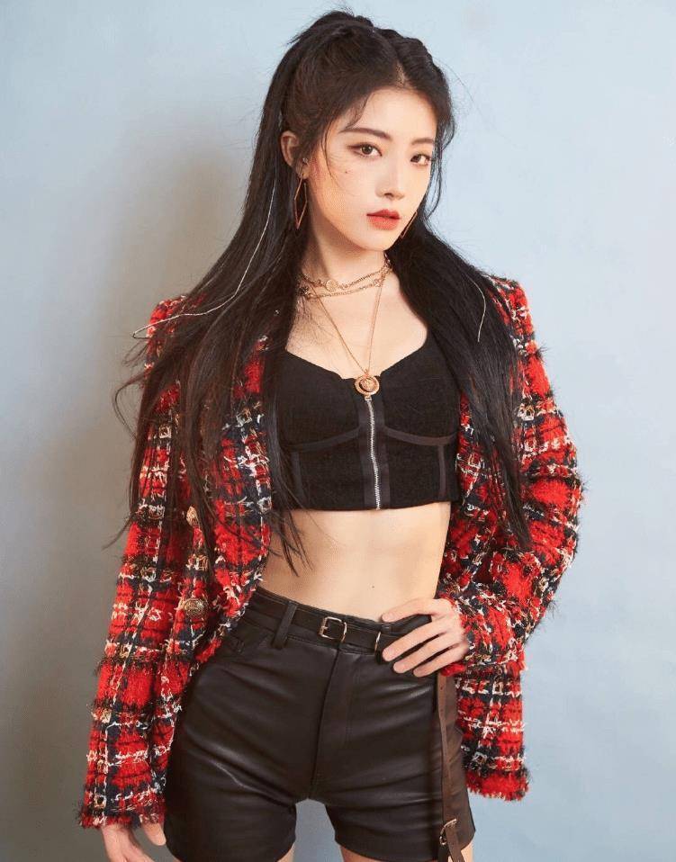 喻言工作室与某软件较劲,互晒喻言原图,看清身材羡慕不来!