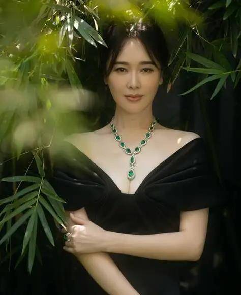 曾迷倒王志文,与陈道明传过绯闻,如今46岁的她归来"杀疯了"_左小青