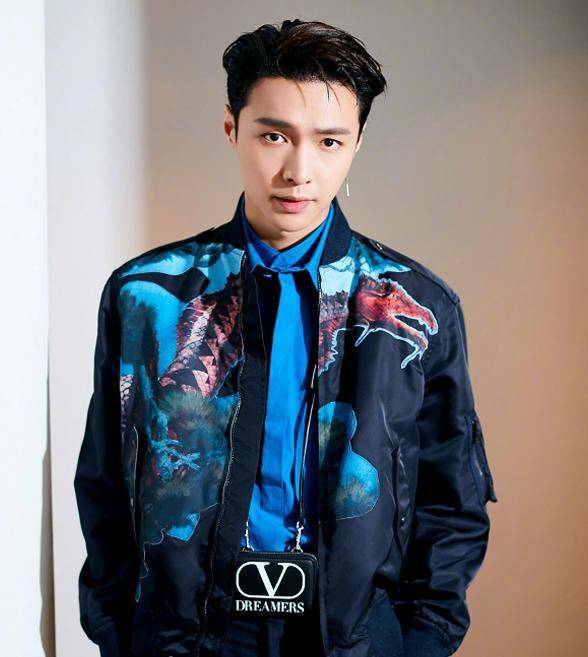 为张艺兴私人定制,太宠了_活动_服装_品牌