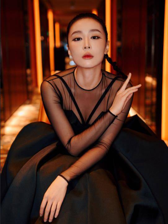 何赛飞有韵味,闫妮秀曲线,高叶翻车,杨幂艳压群芳_连衣裙_颜妮_礼服