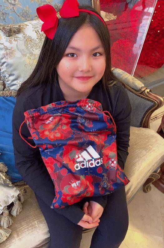 王诗龄挑战芭比粉,双腿瘦得比竹竿还要细_形象_粉色_少女