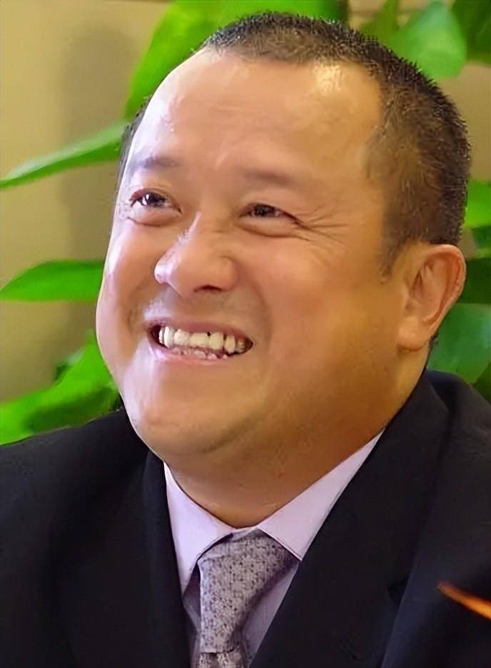 曾志伟洪天明柬埔寨聚会照片曝光,网友曝他捧场赌场开业_演艺事业
