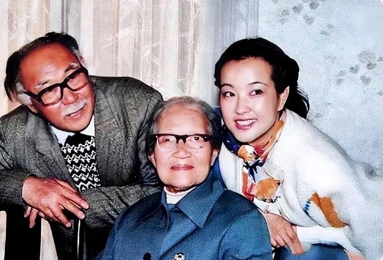 其4个子女已全部离世,刘晓庆发文让人泪目_谢衍_儿子_谢庆庆