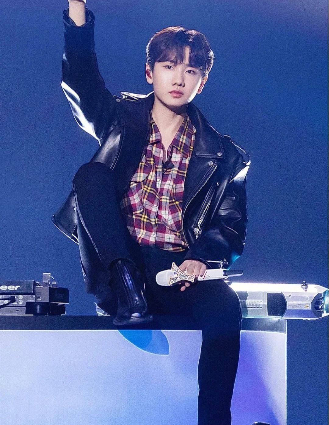 出场费靠的从来都不是实力而是名气,否则演员不就应该演的好才片酬高?