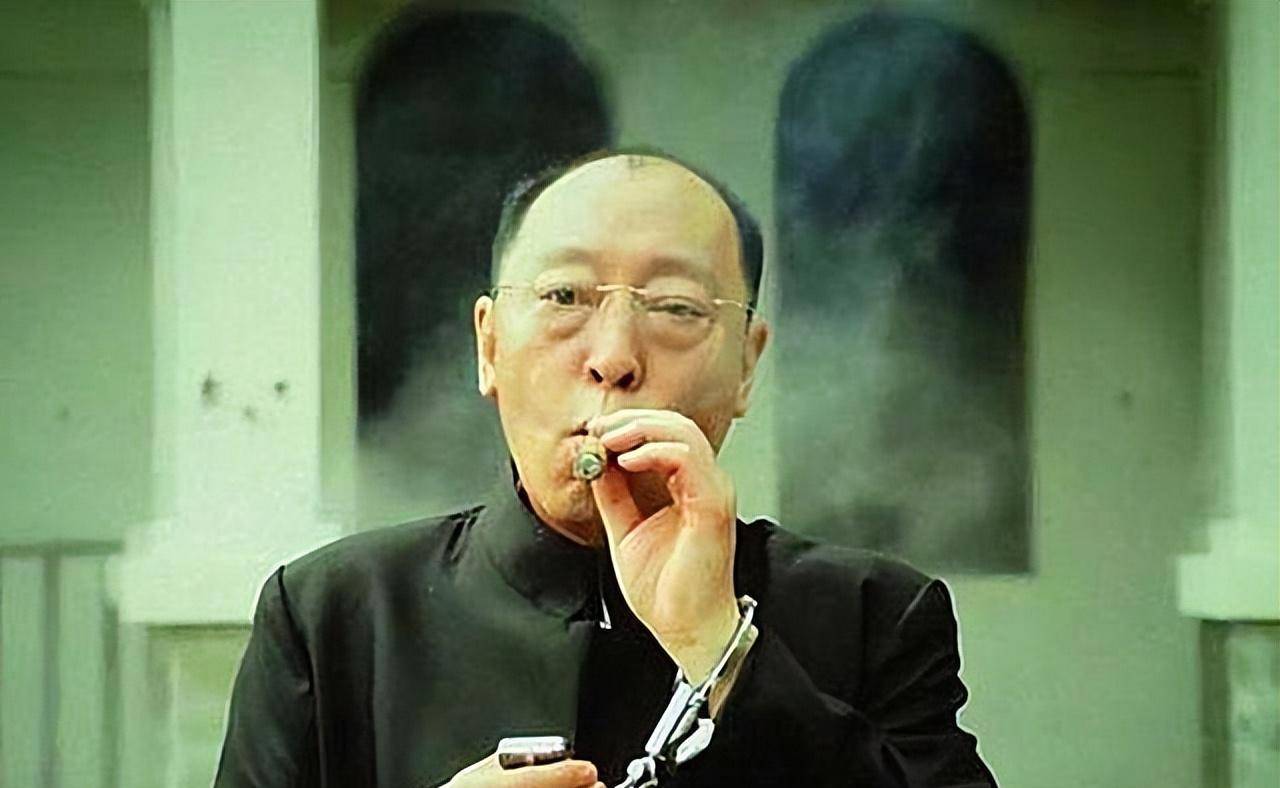 当然,除此之外,老艺术家也有最近几年比较火起来的,他就是倪大红