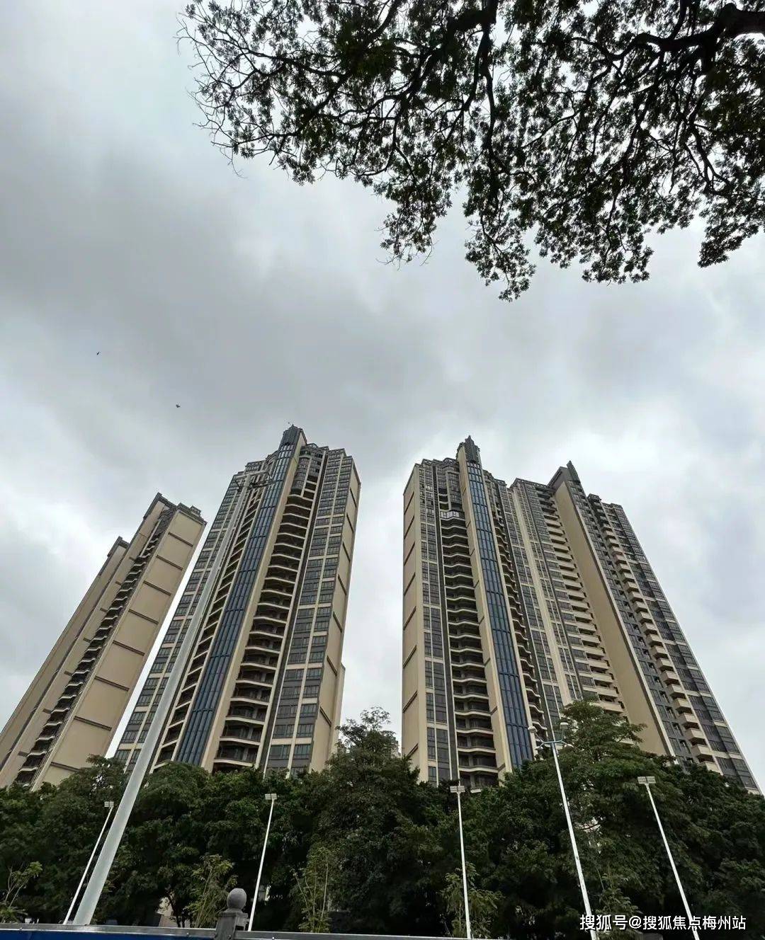 24小时电话详情丨佛山珠水豪庭售楼中心丨售楼处地址_黄岐_配套_夏靠