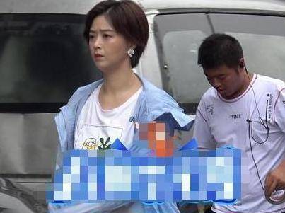 蒋欣近照,脸颊精致似90斤,但身材却壮实如140斤胖子太难了_时候_女生