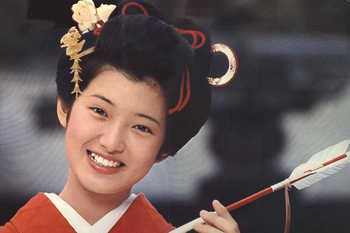而对于山口百惠的现状,一些网友表示希望她能够享受晚年生活,不受外界