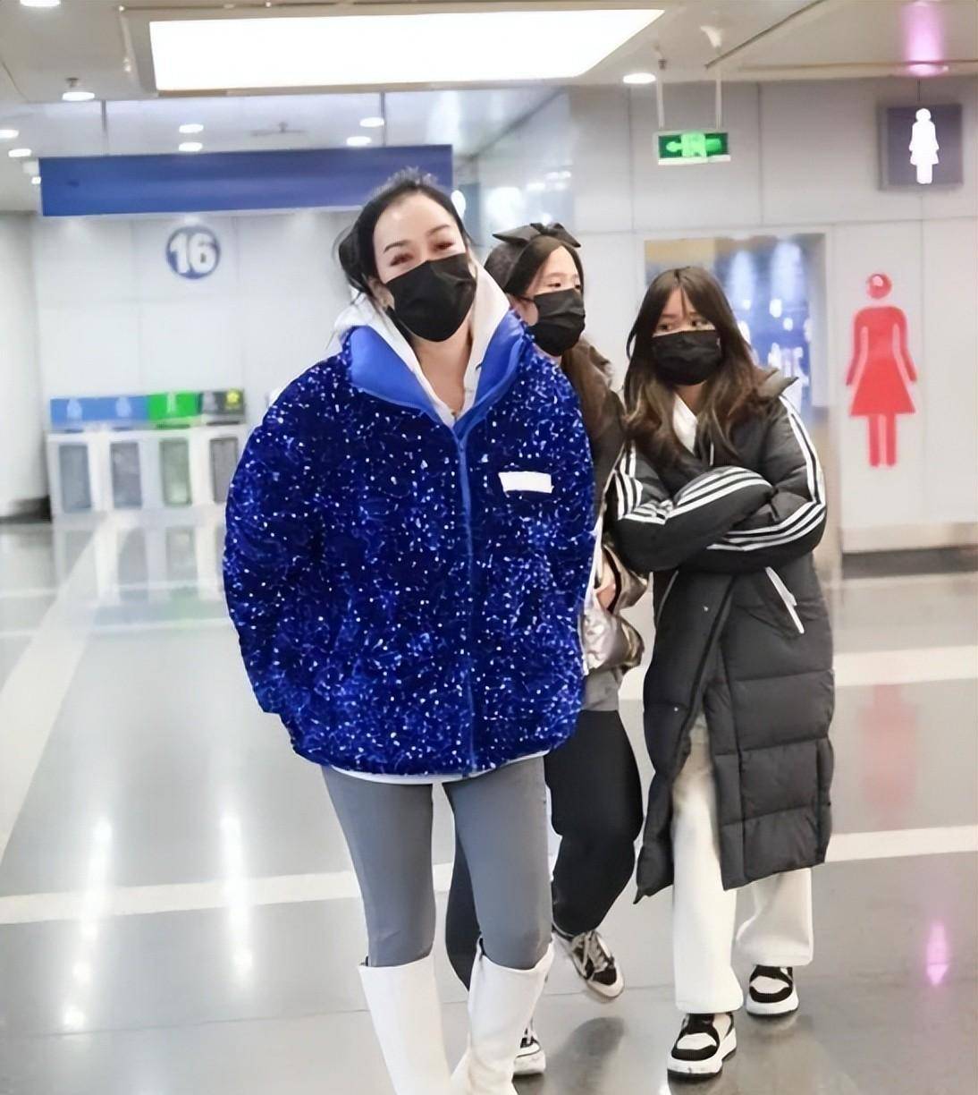 52岁穿泳装身姿卓越肤白貌美,张伦硕娶到宝了_造型_时尚_女性