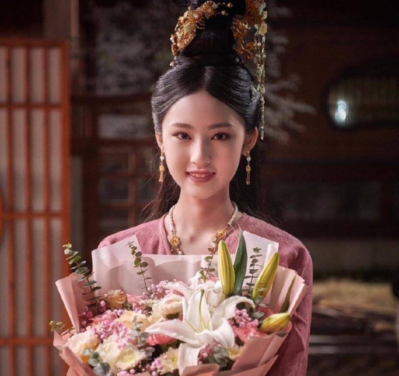 新晋小花艳压,赵丽颖白鹿要出局了?丨转自美美娱乐_电影_服装_娃娃