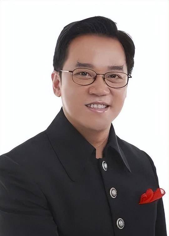 广东台主持人陈维聪的全家福,和妻子姚姗一别八年,如今女儿28岁_姚珊