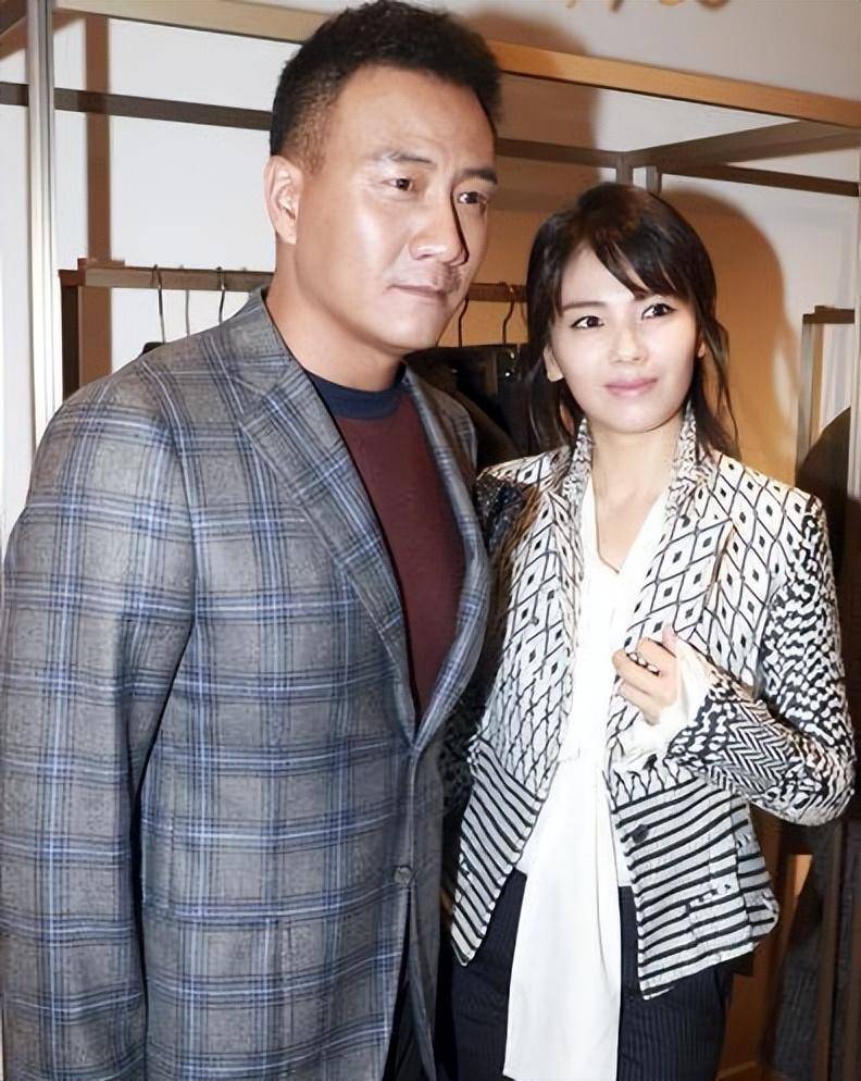 曝二字影帝在ktv卫生间出轨嫩模,胡军,沈腾,均躺枪_阿飞_靳东_孩子