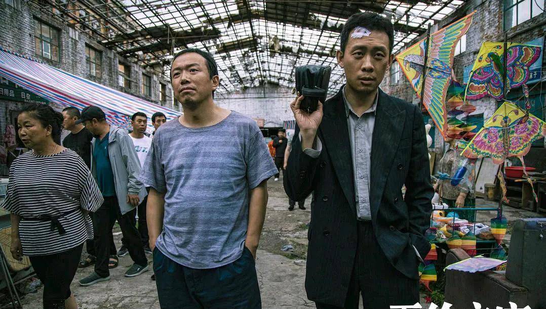 这部由他和潘斌龙主演的电影讲述了两个男人讨债并意外成为一名六岁