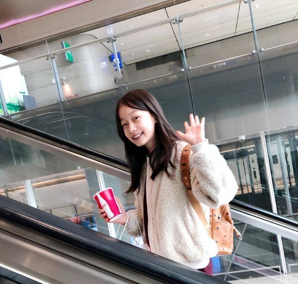 赵薇"女儿"因长得太漂亮,被导演禁止整容,如今美到认不出来_季子寒