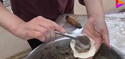 海边人这样做鲅鱼馅水饺，独特的和馅方法你绝对没见过，超美味(图6)