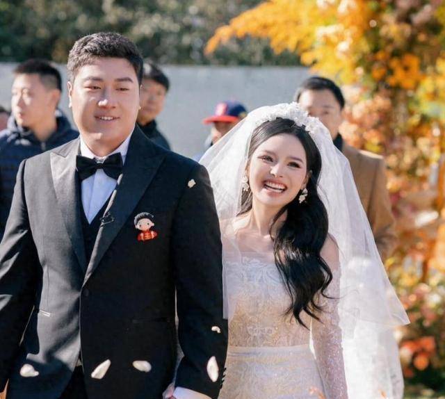 中国斯诺克名将又结婚,迎娶外国美女,再走人生巅峰_颜丙涛_生活_婚姻