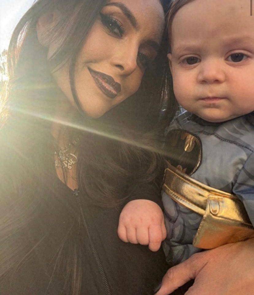 瓦妮莎独自过恋爱纪念日!