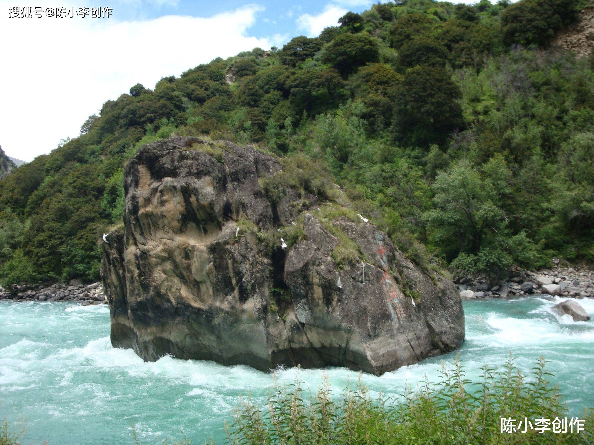林芝中流砥柱,相传是大禹治水时留下的镇河石柱,挽狂澜于将倒