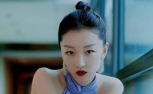 周冬雨:从争议焦点到恋情曝光,她的魅力在哪里?_工作_生活_个人