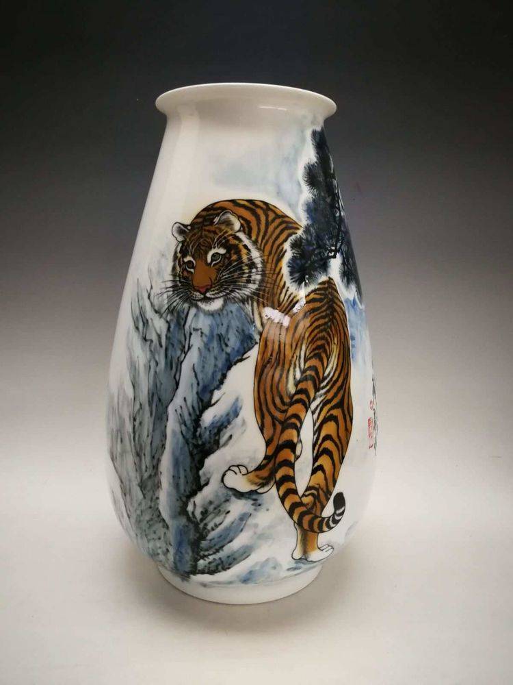 卢奇收藏虎王国画作品中国国家画院著名画家邢少臣和虎王在中国艺术