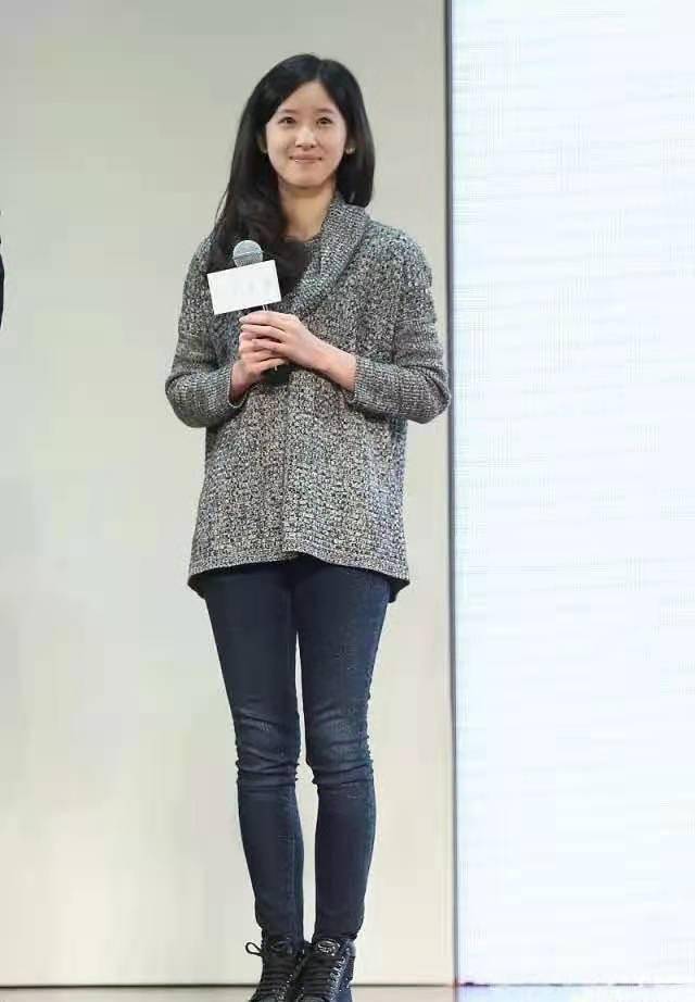 章泽天二胎形象大变,黑瘦憔悴发量稀疏露阿姨样,多年