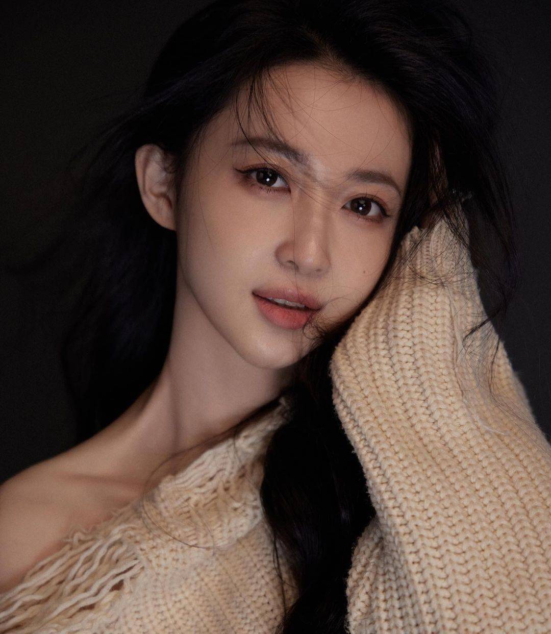 潘玮柏爱妻宣云公开多张婚礼现场高清照,四套婚纱尽显风情万种_孟佳