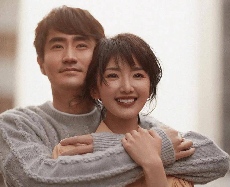 杨玏被拍到与女生逛超市,绯闻对象口碑崩塌_杨珏_王玉雯_毛晓彤